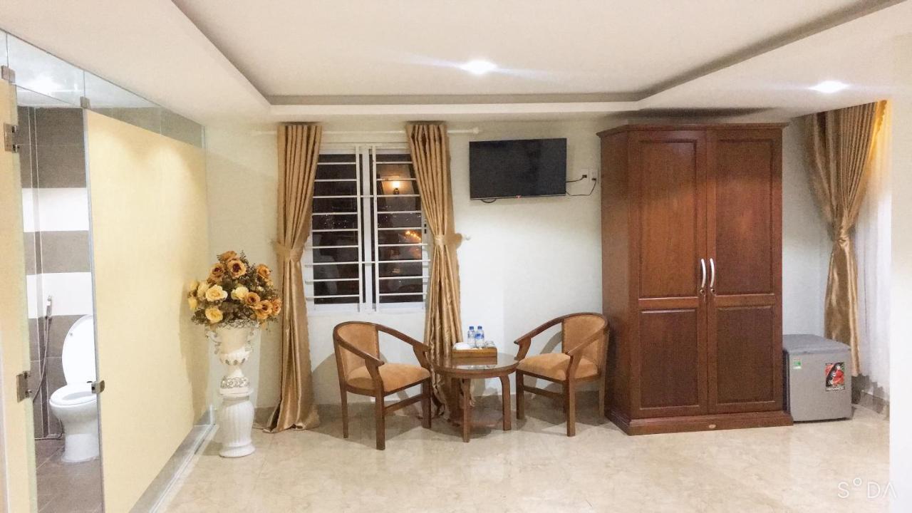 Minh Manh Hotel Pleiku Extérieur photo